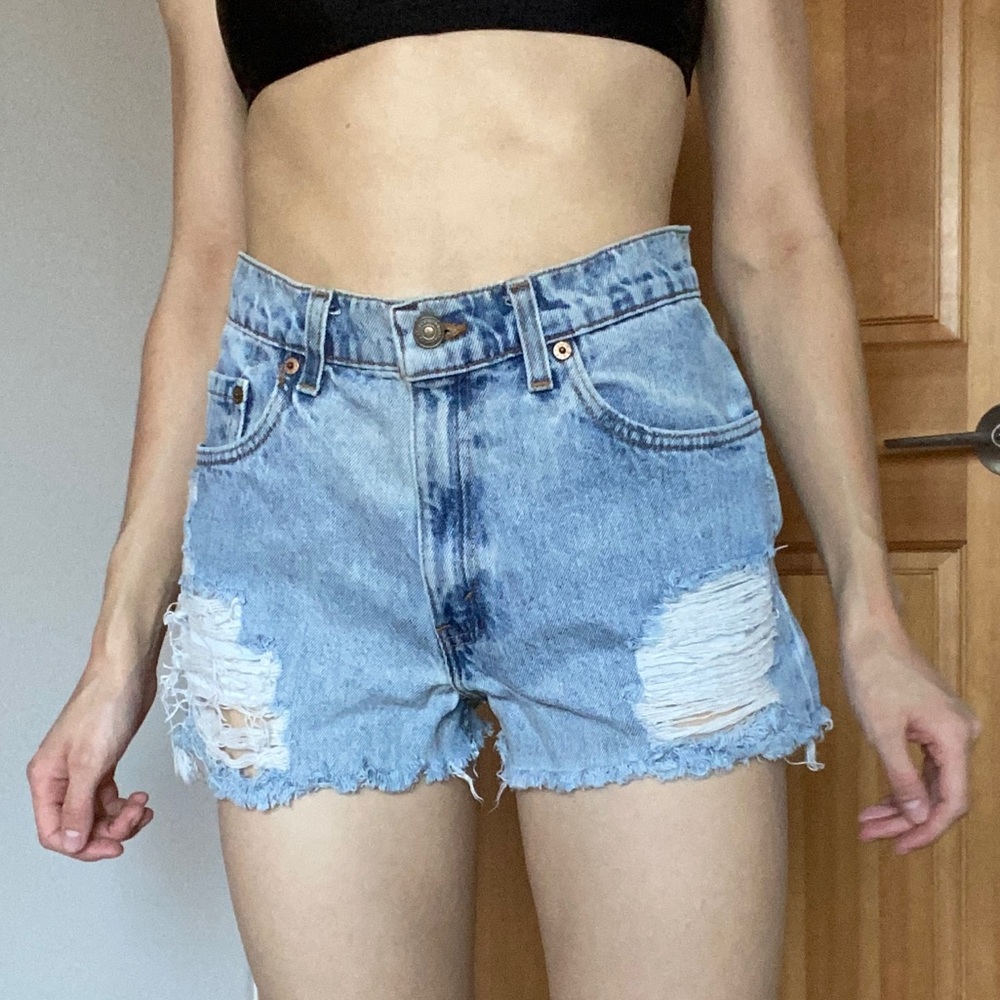 Vintage high waisted Levi’s cutoff jean shorts